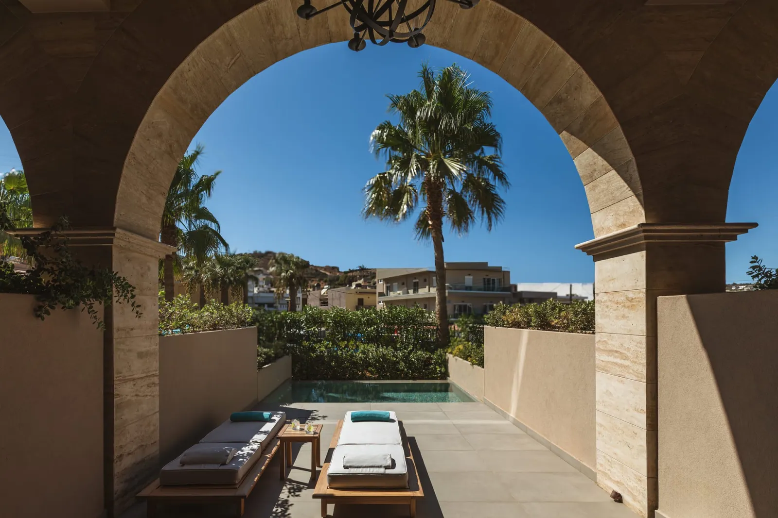 Black Pearl Maisonette Mountain View with Plunge Pool