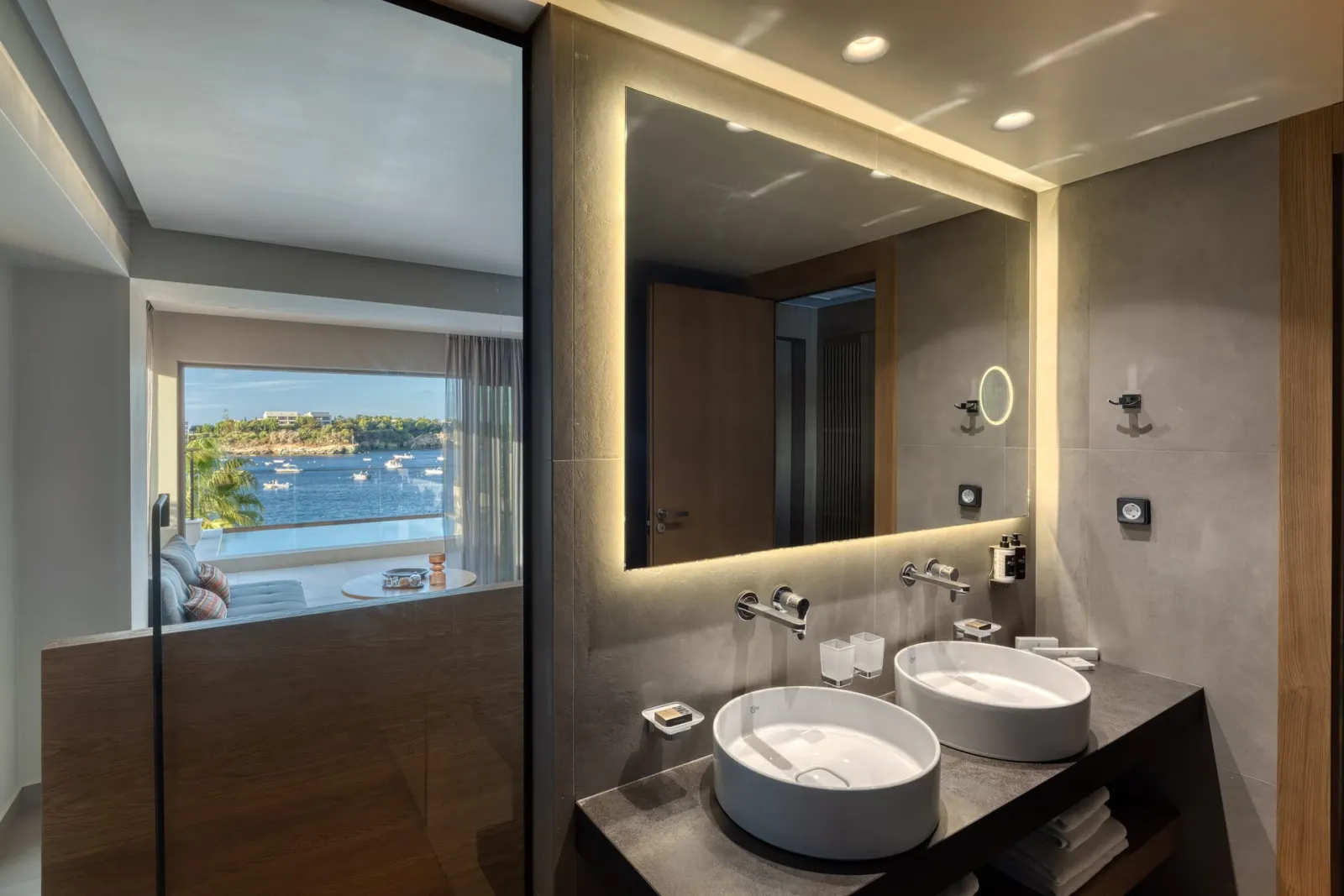 Amber Suite with Plunge Pool &amp; Side Sea View