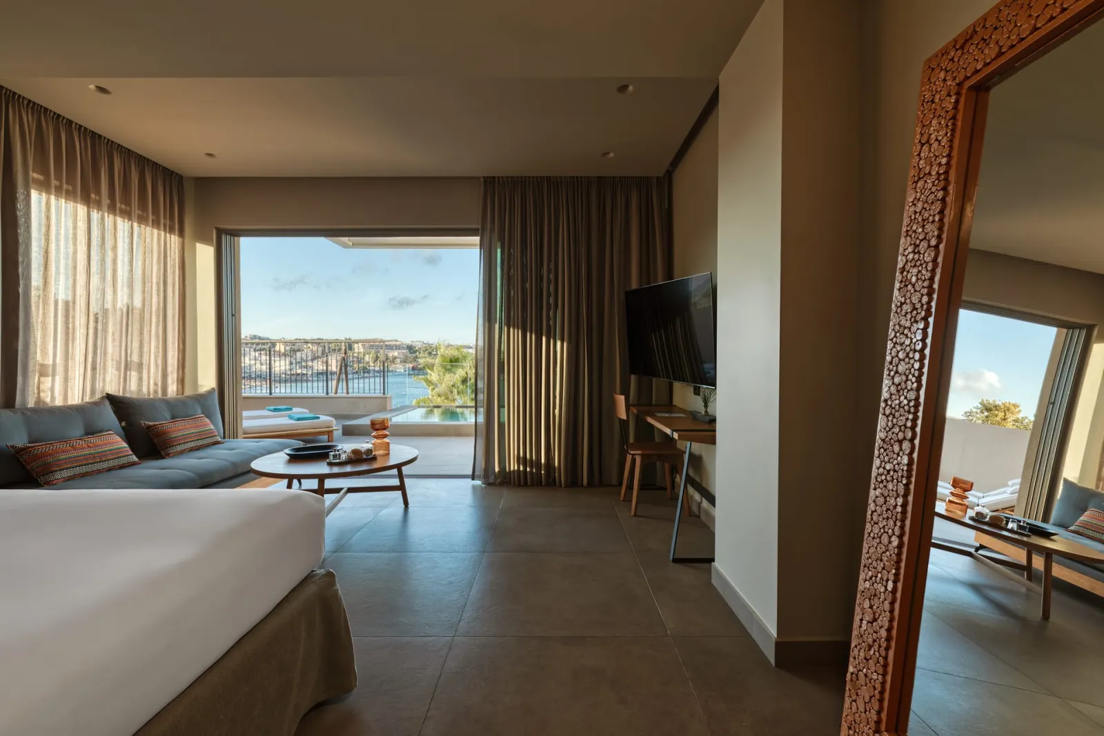 Amber Suite with Plunge Pool &amp; Side Sea View