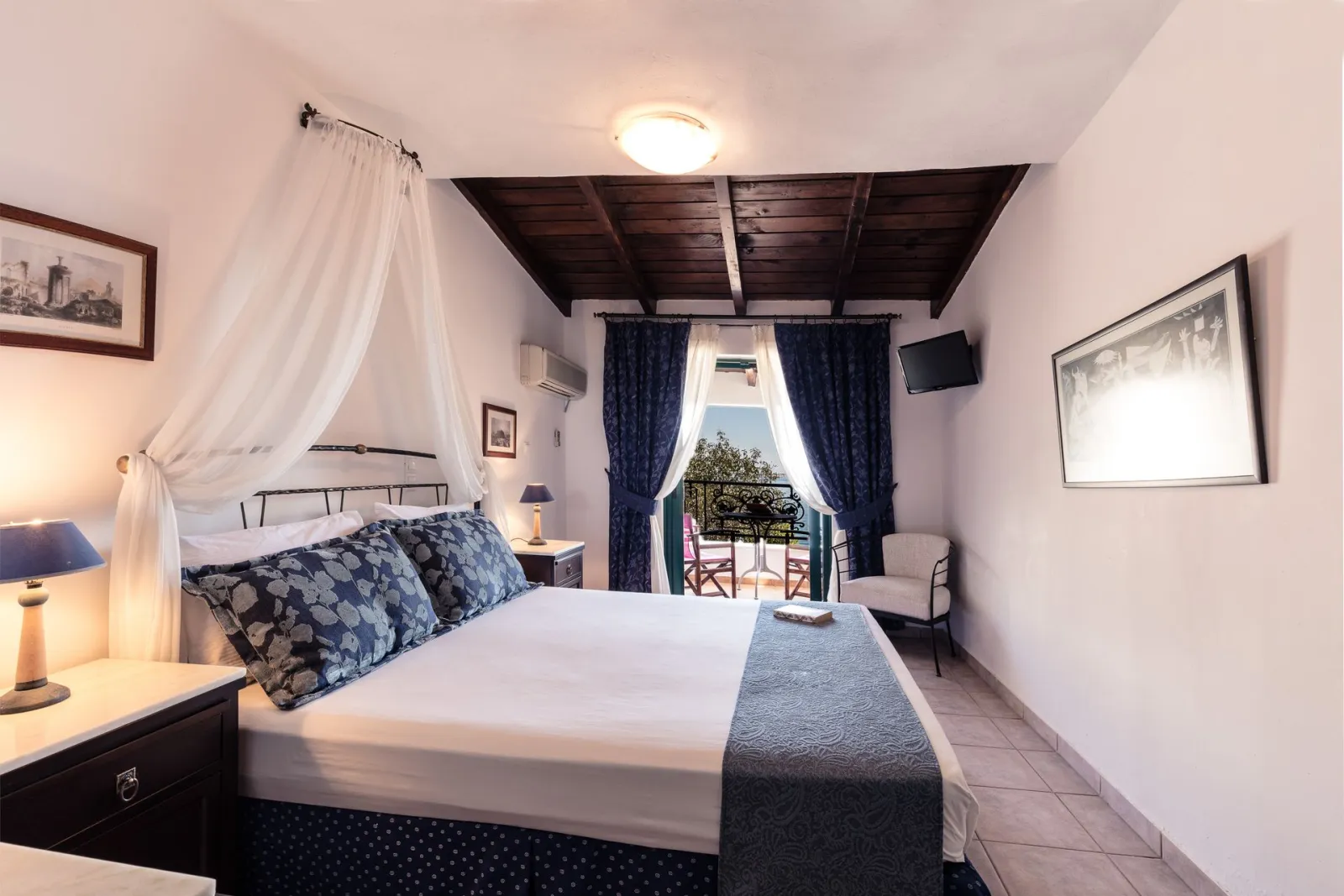 Standard Double Room with Partial Sea View