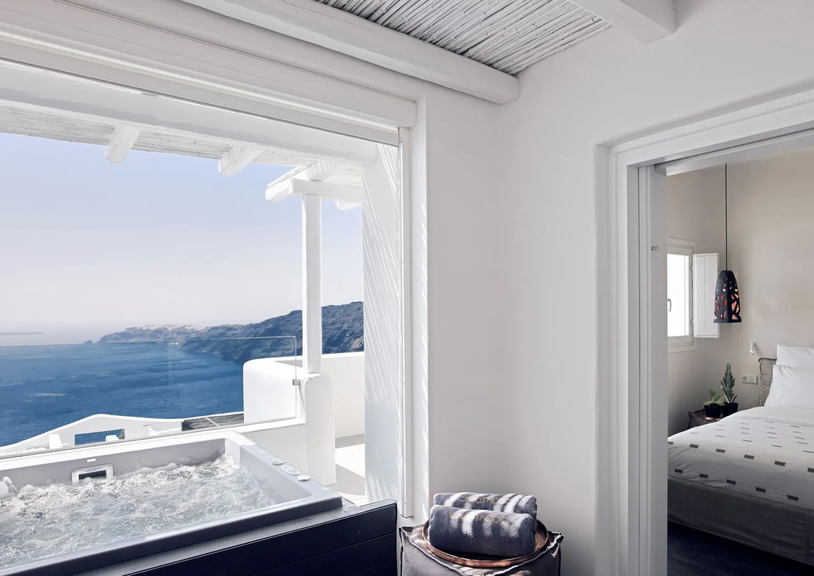 Suite with Hot Tub &amp; Caldera Sunset View