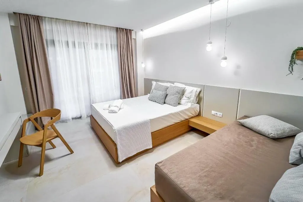 Junior Suite with Garden View – (26m2)
