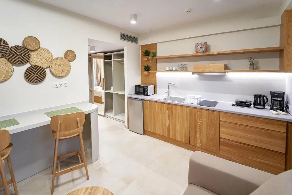 Executive Suite with Side Sea View – (32m2)