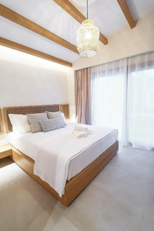 Executive Suite with Side Sea View – (32m2)