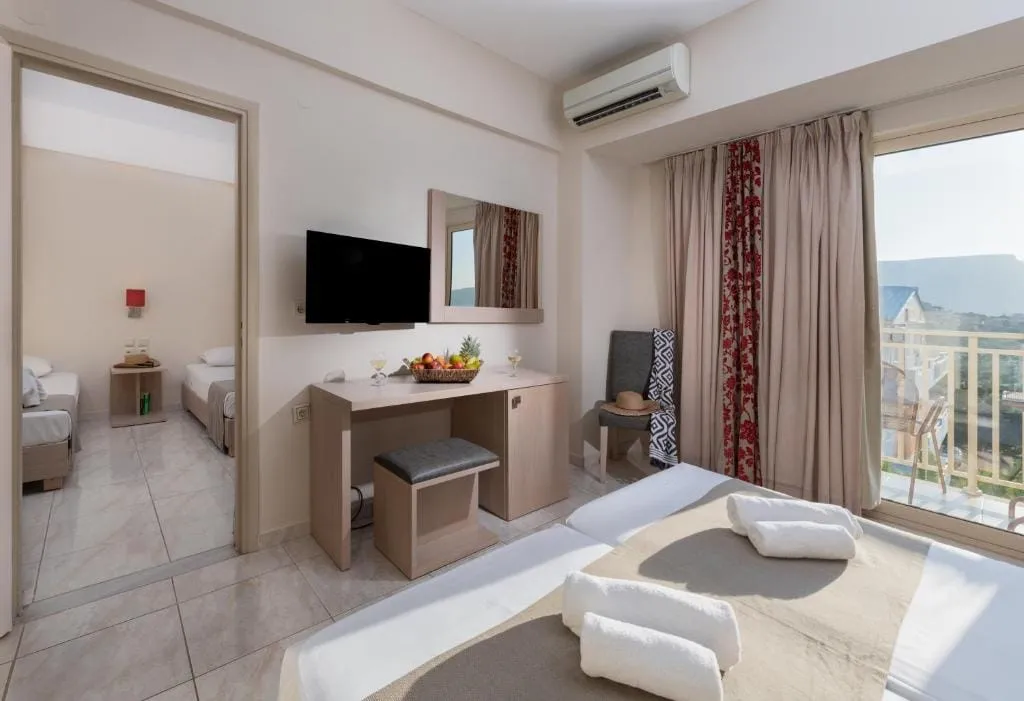 Family 2 Bedrooms Room with Garden View