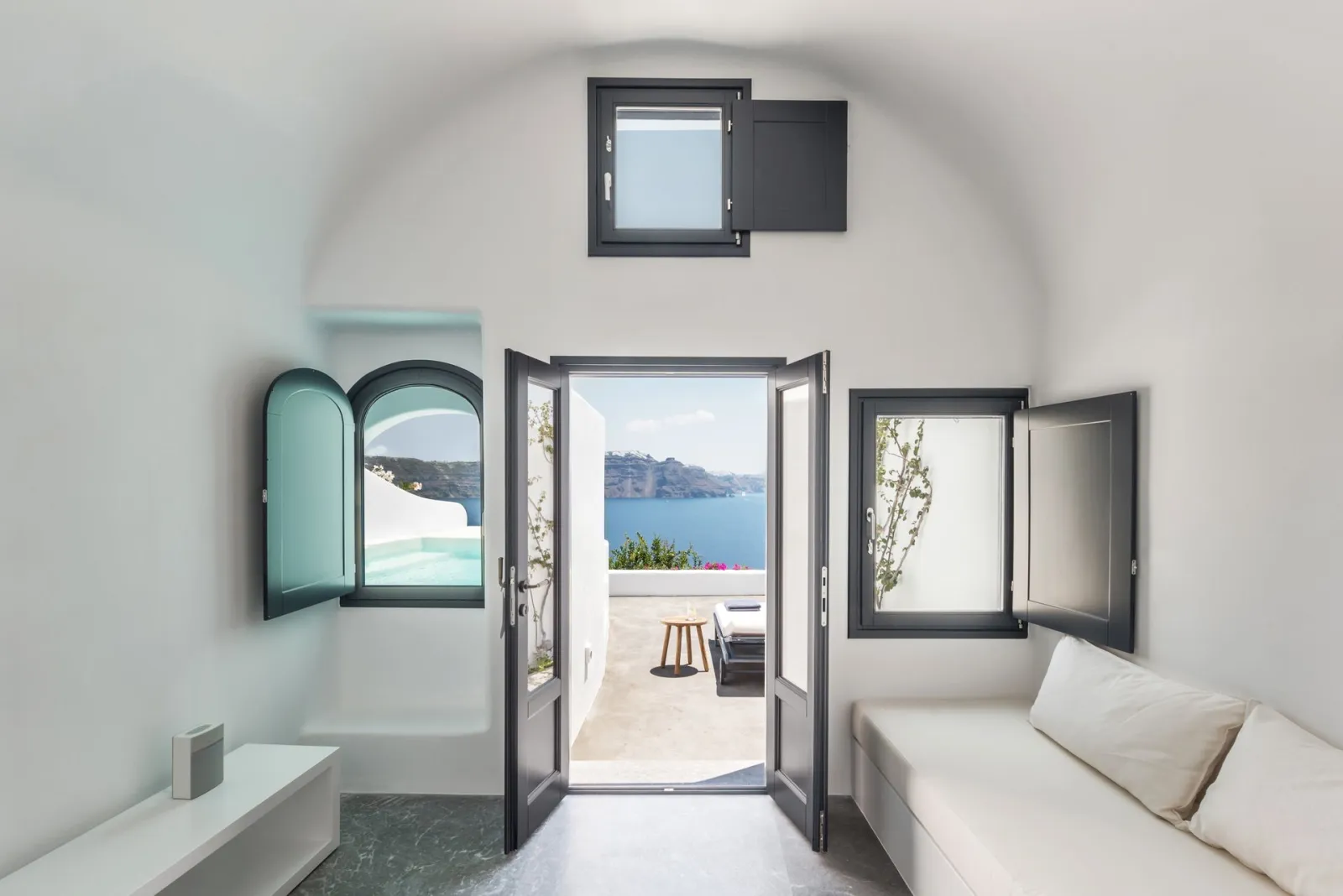 Honeymoon Suite with Plunge Pool | Caldera View