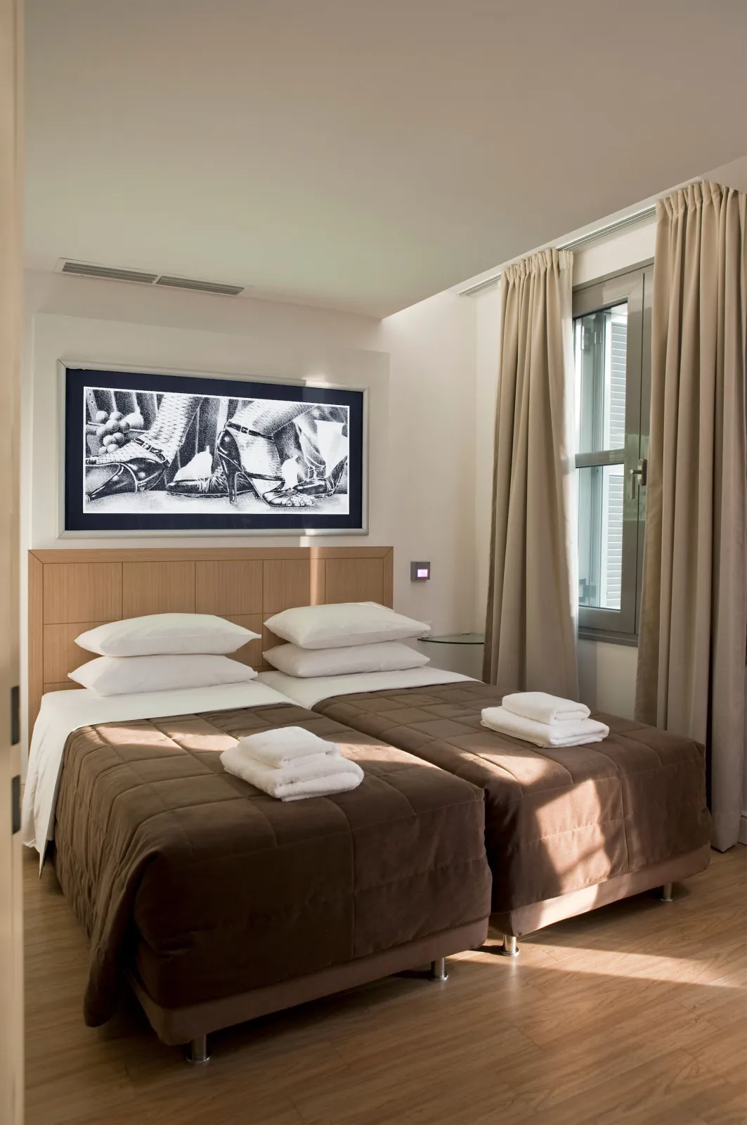 Twin Bed Room