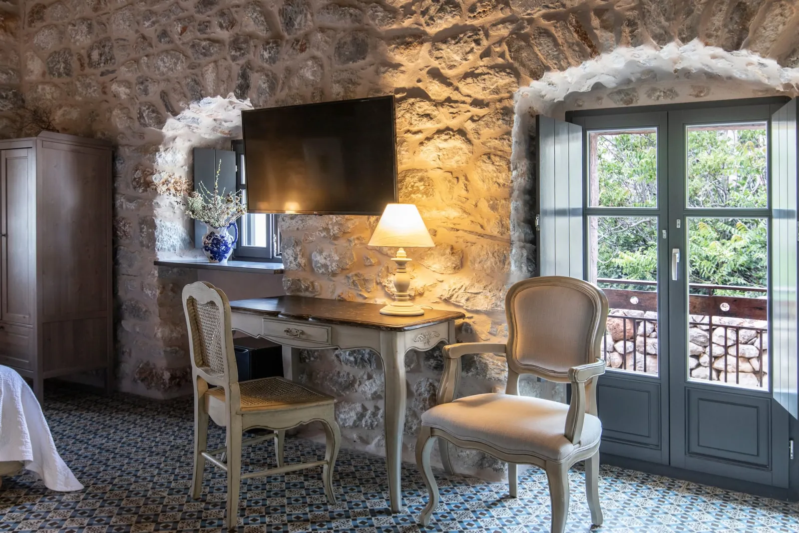 Mulberry  Double Bedroom  | Private Swimming Pool