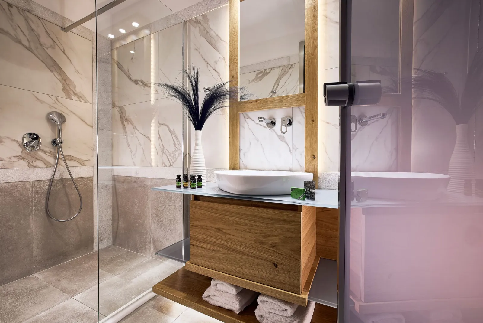 Honeymoon Suite with Jacuzzi
