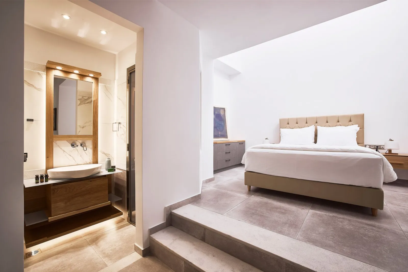 Honeymoon Suite with Jacuzzi