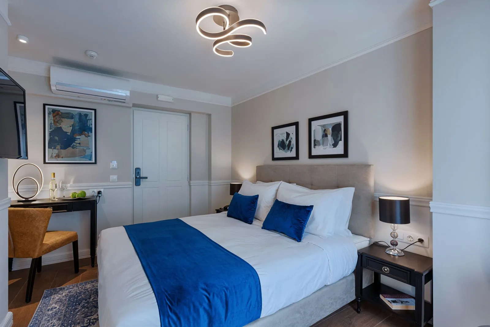 Deluxe room with Hot tub