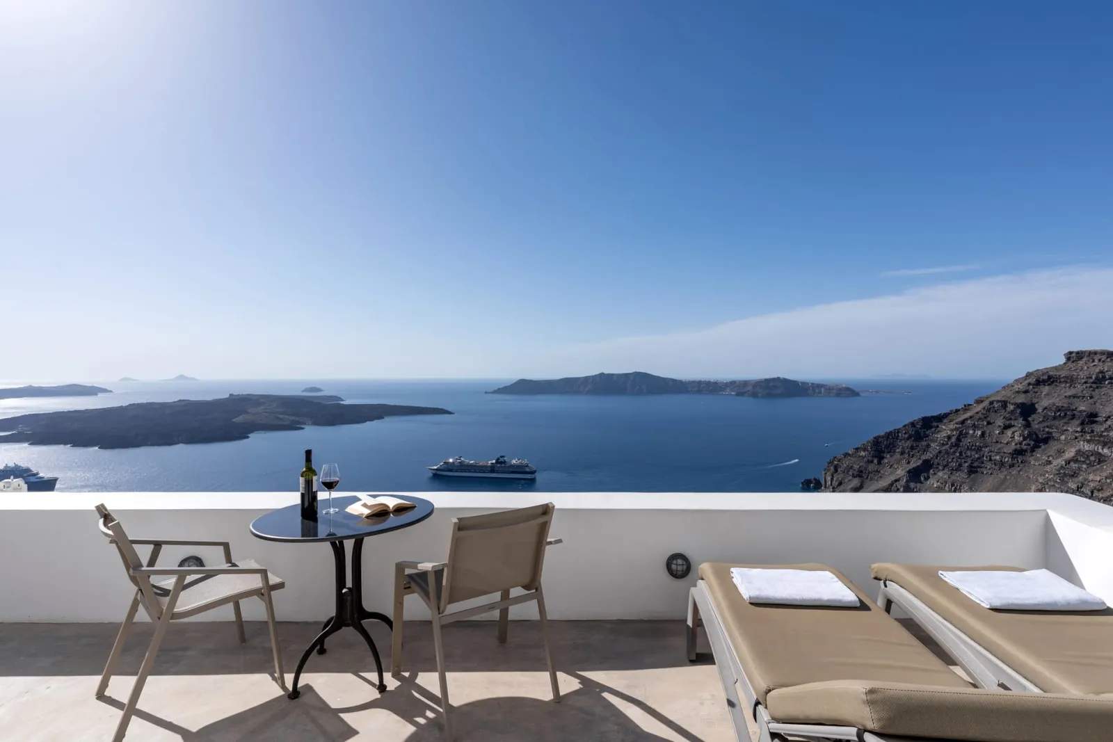 Executive Suite with Panoramic Caldera View