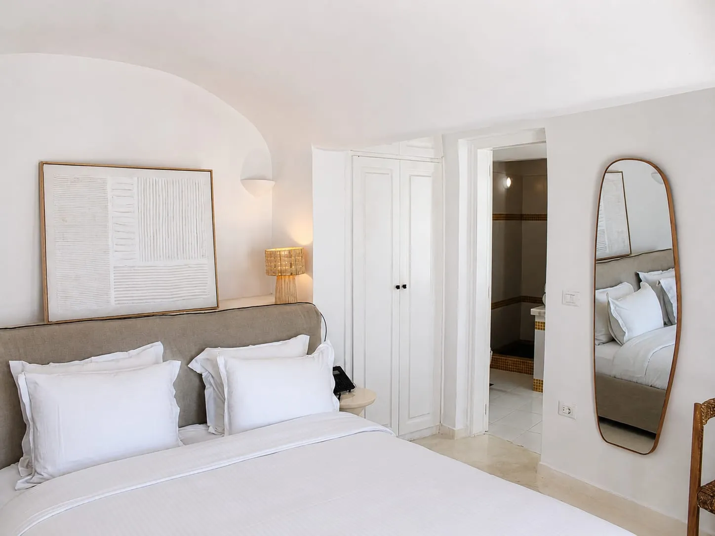 Standard Cave Suite Sea View