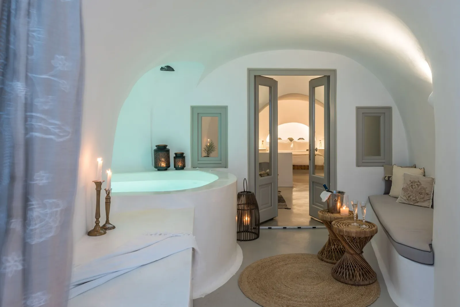 Executive Suite with Cave Hot Tub