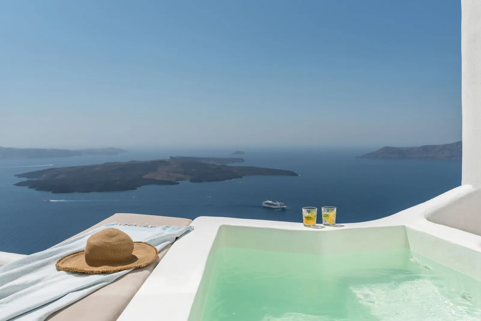 Deluxe Honeymoon Suite Hot Tub Sea View