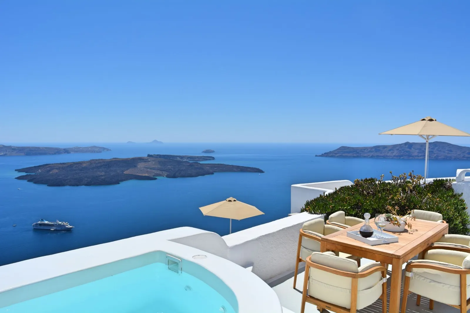 Grand Cave Suite Hot Tub Sea View