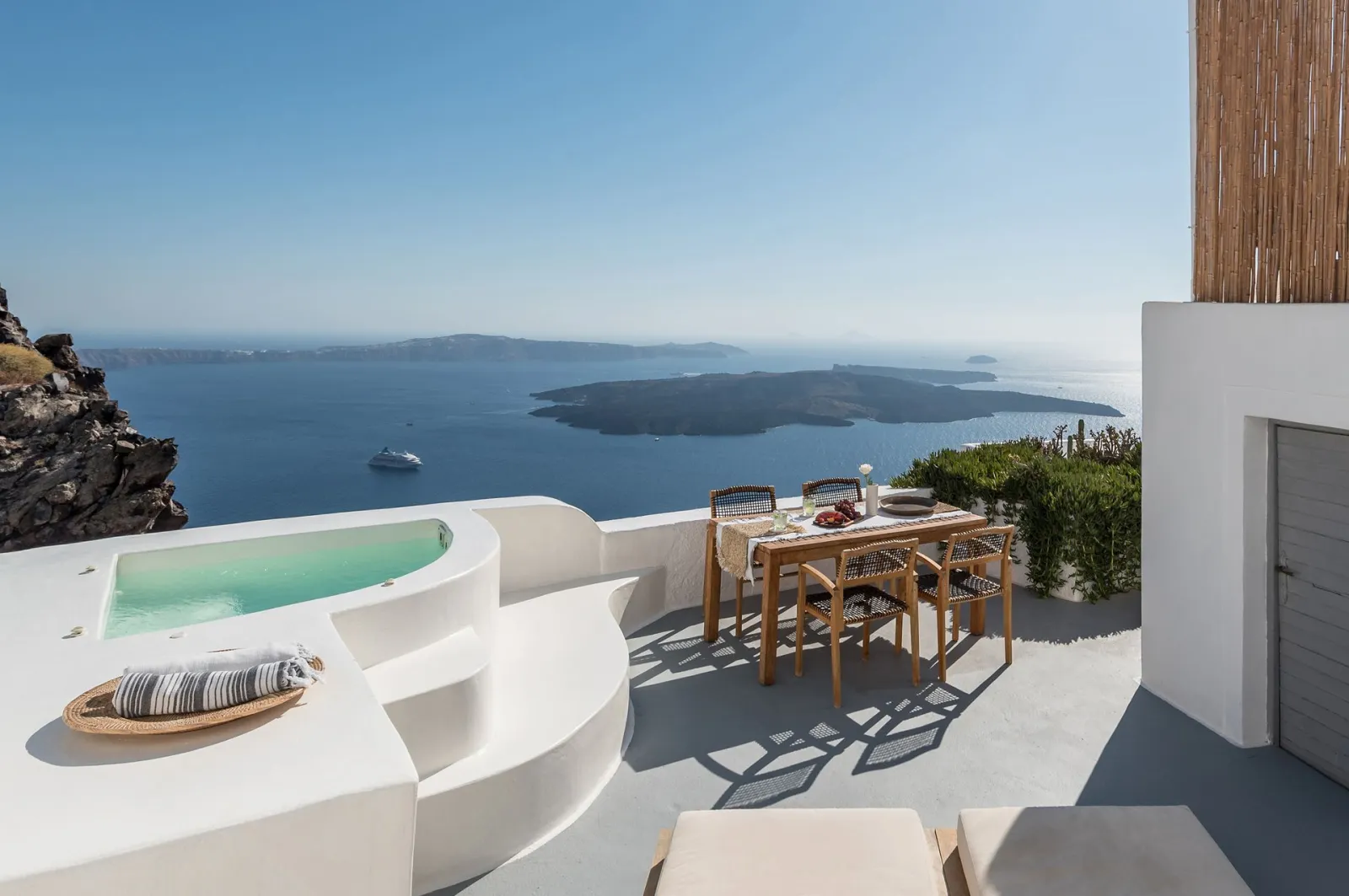 Grand Cave Suite Hot Tub Sea View