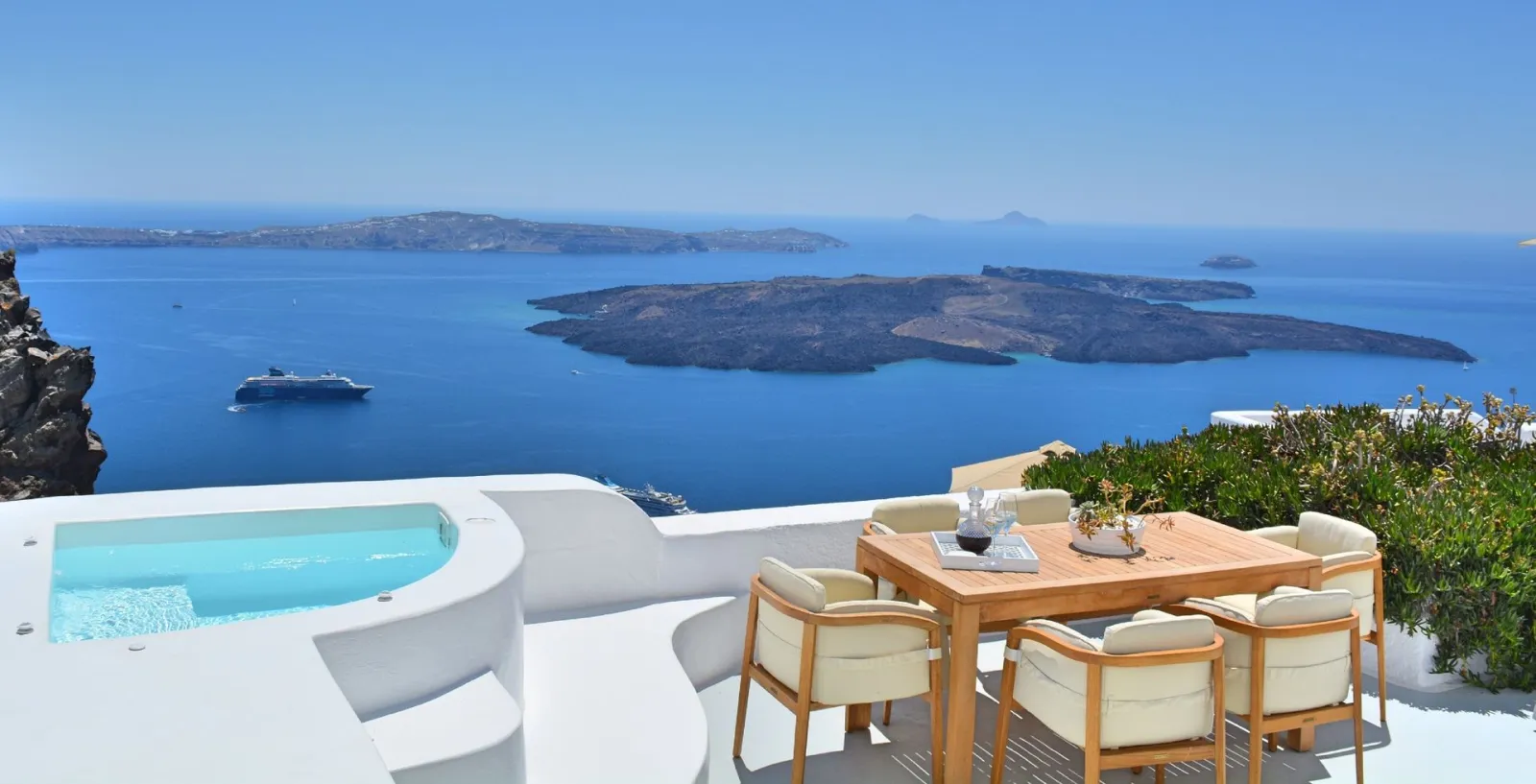 Grand Cave Suite Hot Tub Sea View