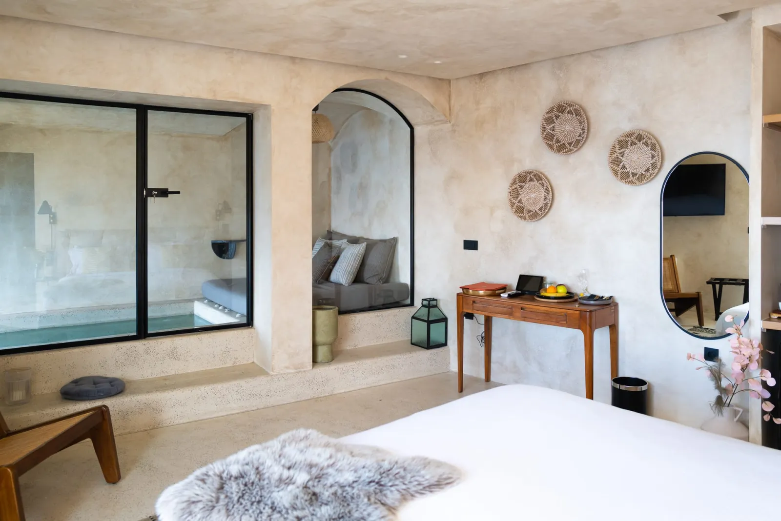 Infinity Suite with Tunnel Hot Tub