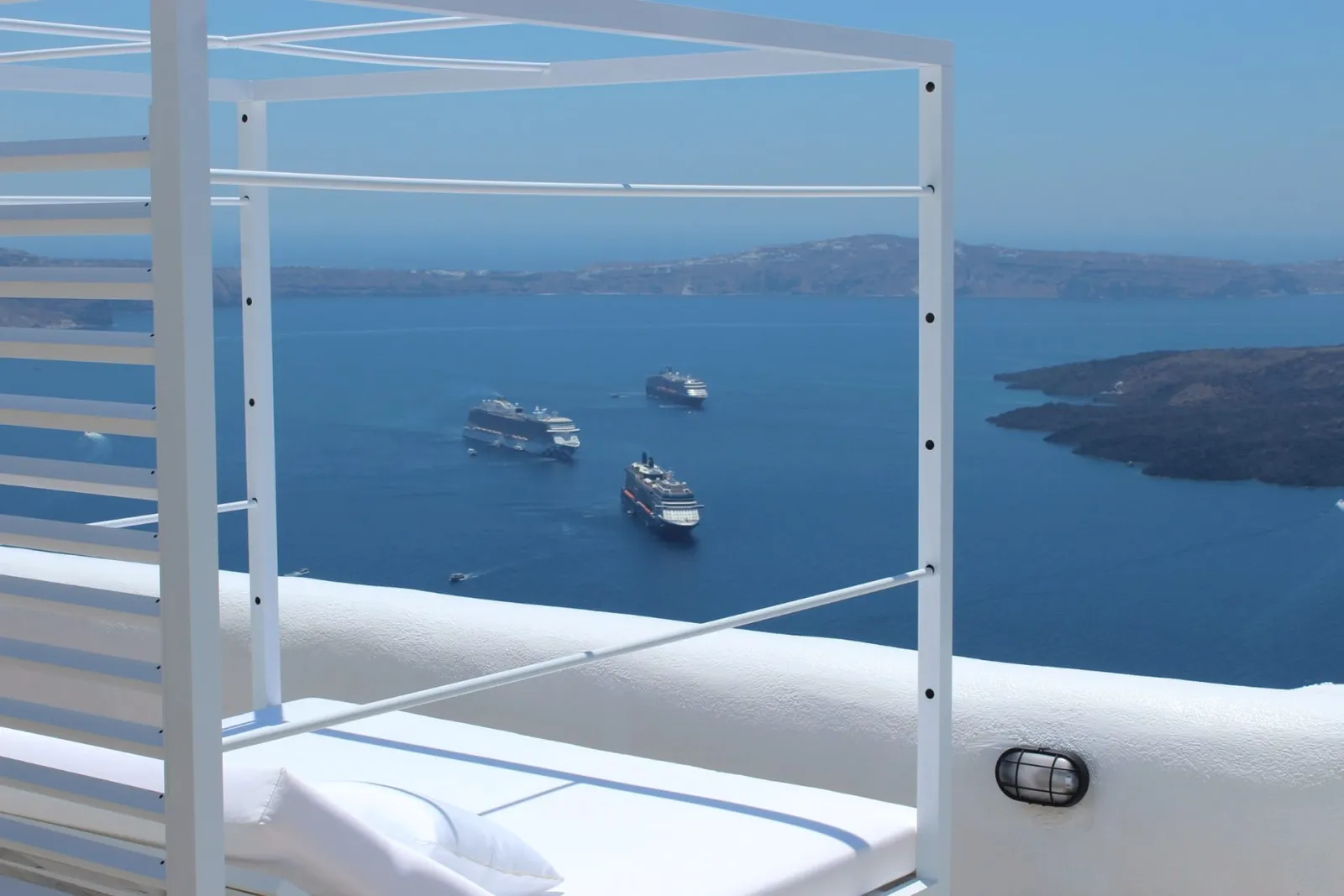 Deluxe Cave Suite Hot Tub Sea View