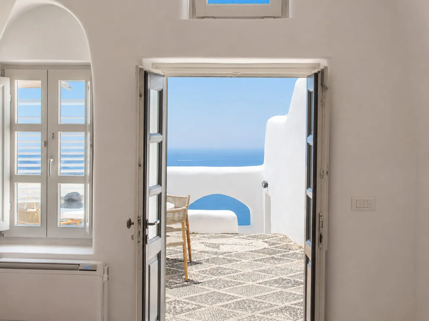 Deluxe Cave Suite Hot Tub Sea View