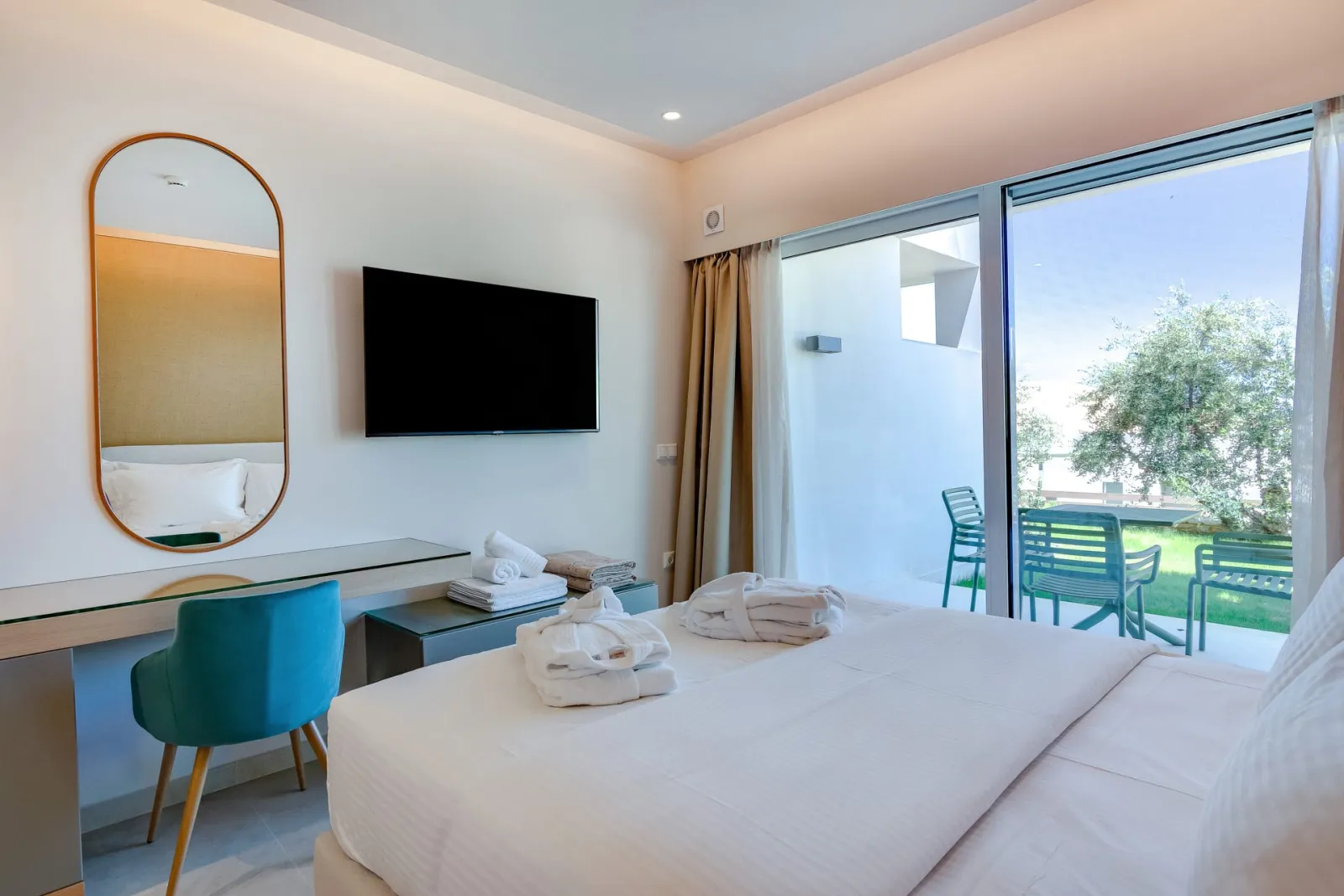 Deluxe Double with Courtyard View