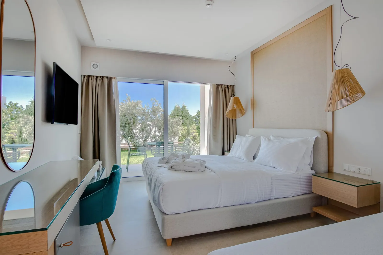 Deluxe Double with couryard View for Disabled Guests