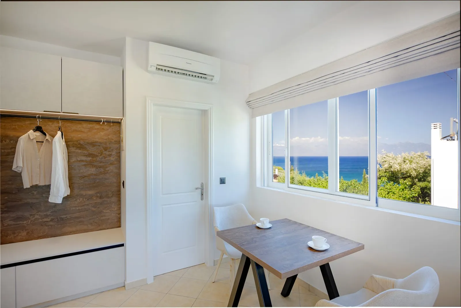 EXECUTIVE DOUBLE SIDE SEA VIEW