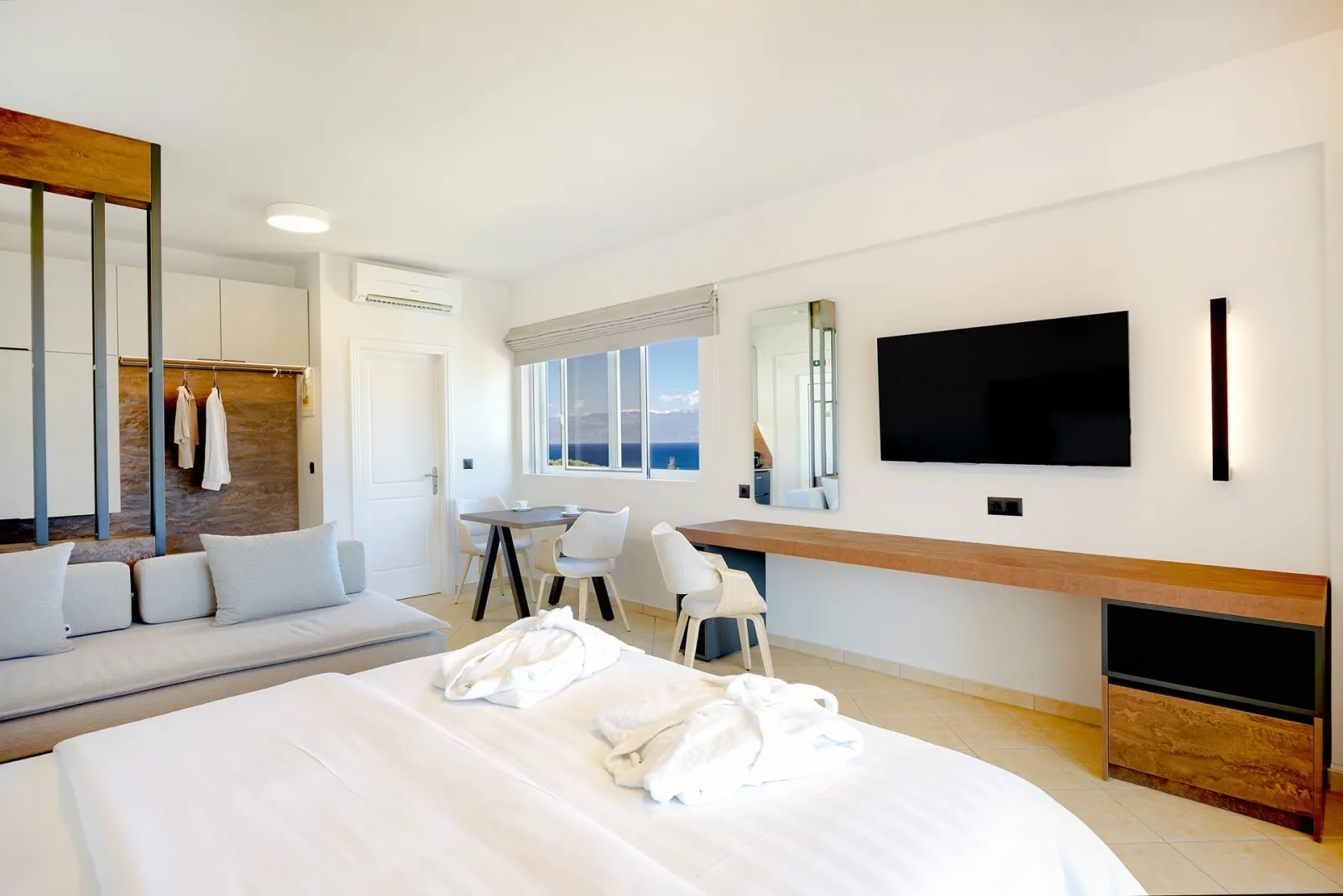 EXECUTIVE DOUBLE SIDE SEA VIEW