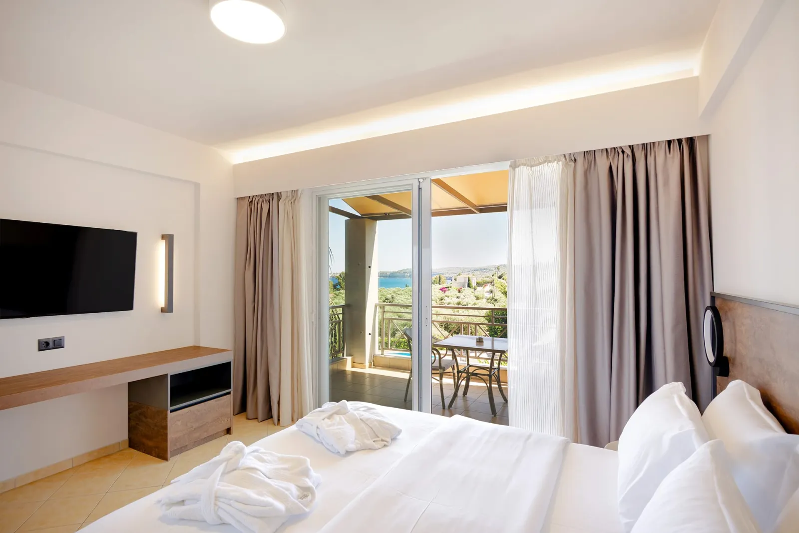 EXECUTIVE DOUBLE SIDE SEA VIEW