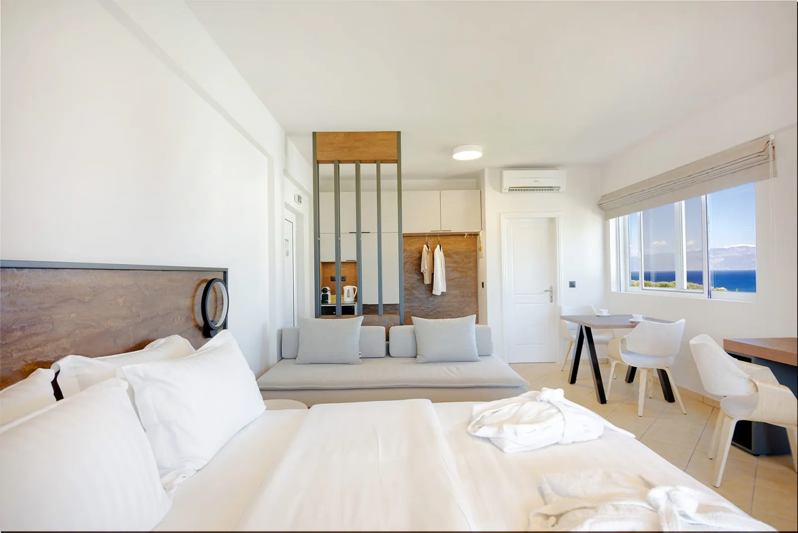 EXECUTIVE DOUBLE SIDE SEA VIEW