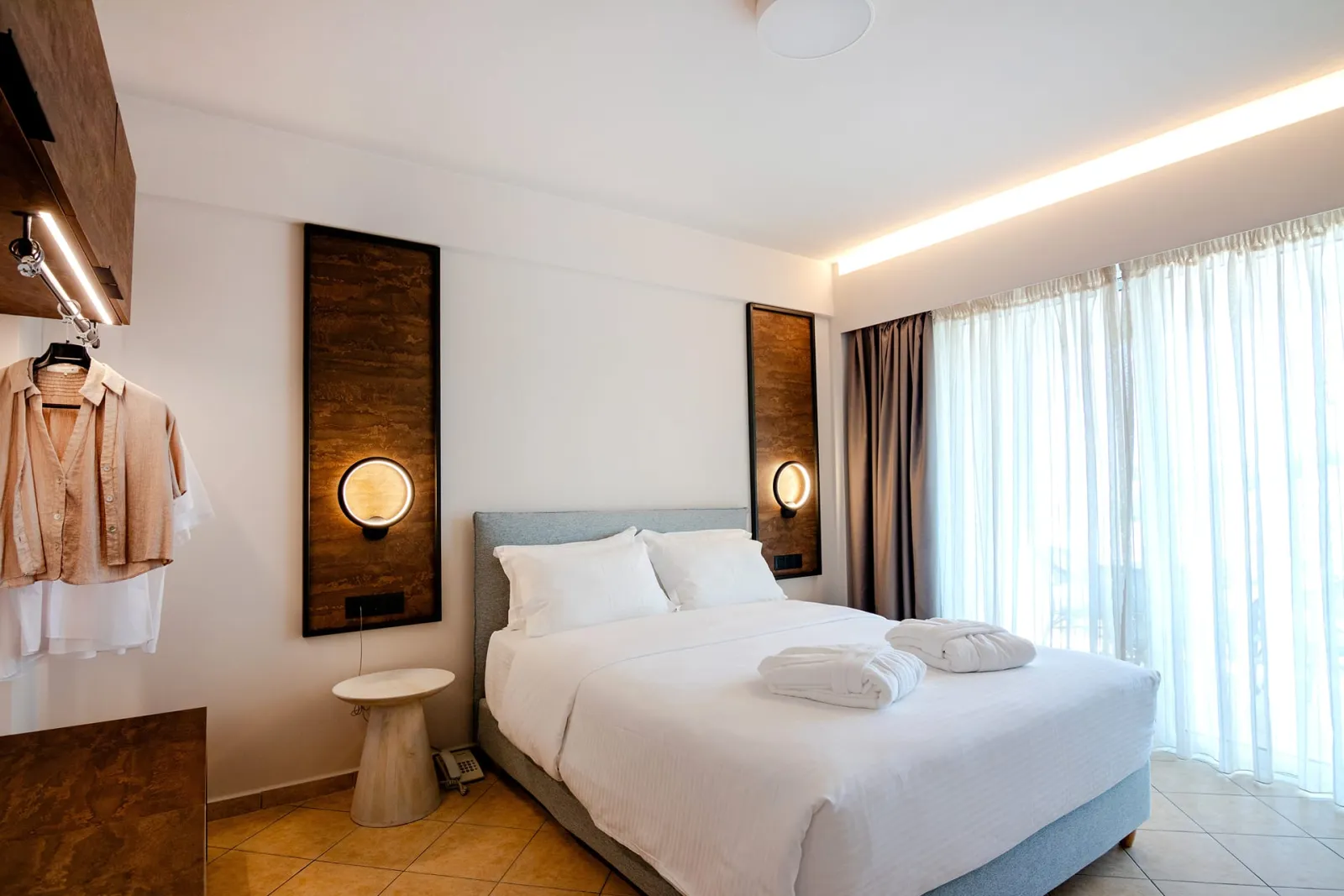 EXECUTIVE SUITE SIDE SEA VIEW