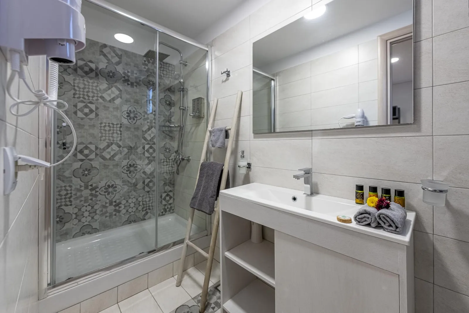 Deluxe Double Room with Jetted Shower