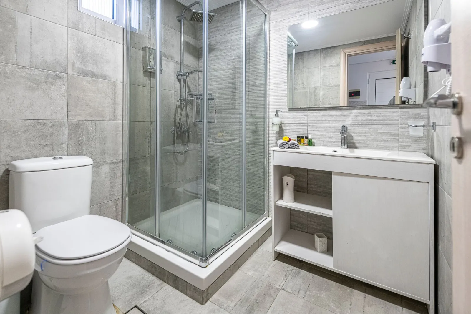 Deluxe Triple Room with Jetted Shower