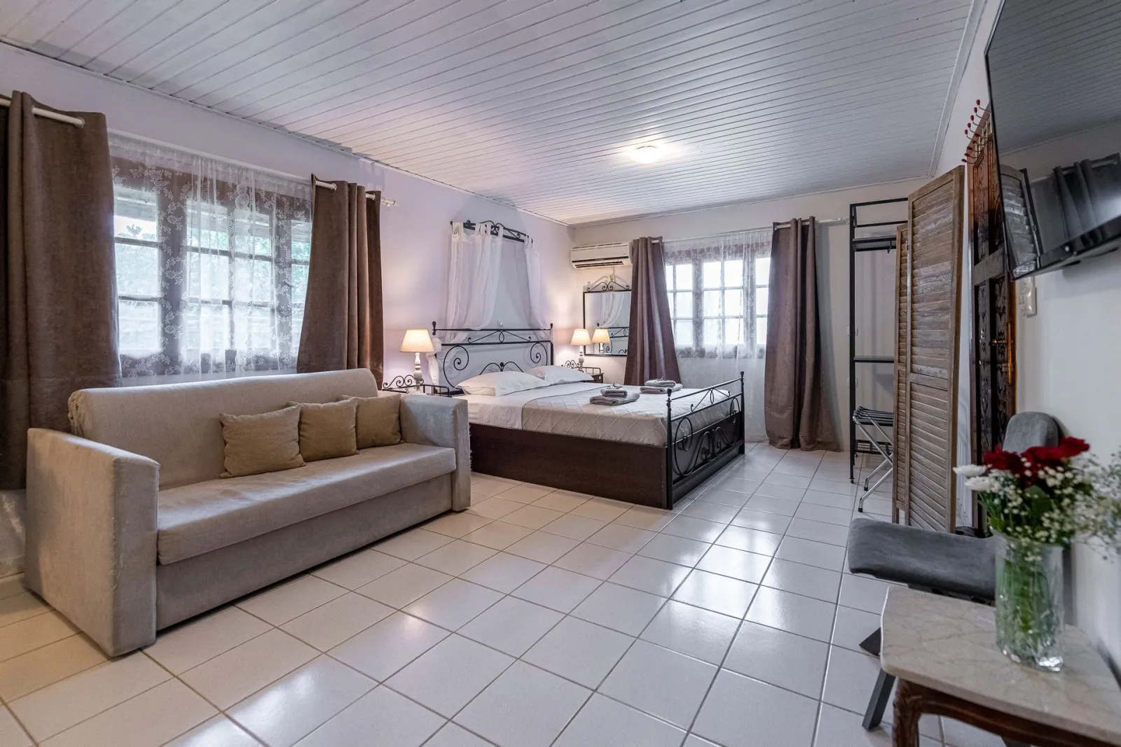 Villla with Jetted Shower & Private Garden