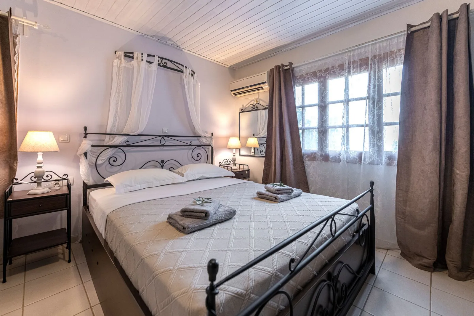 Villla with Jetted Shower & Private Garden
