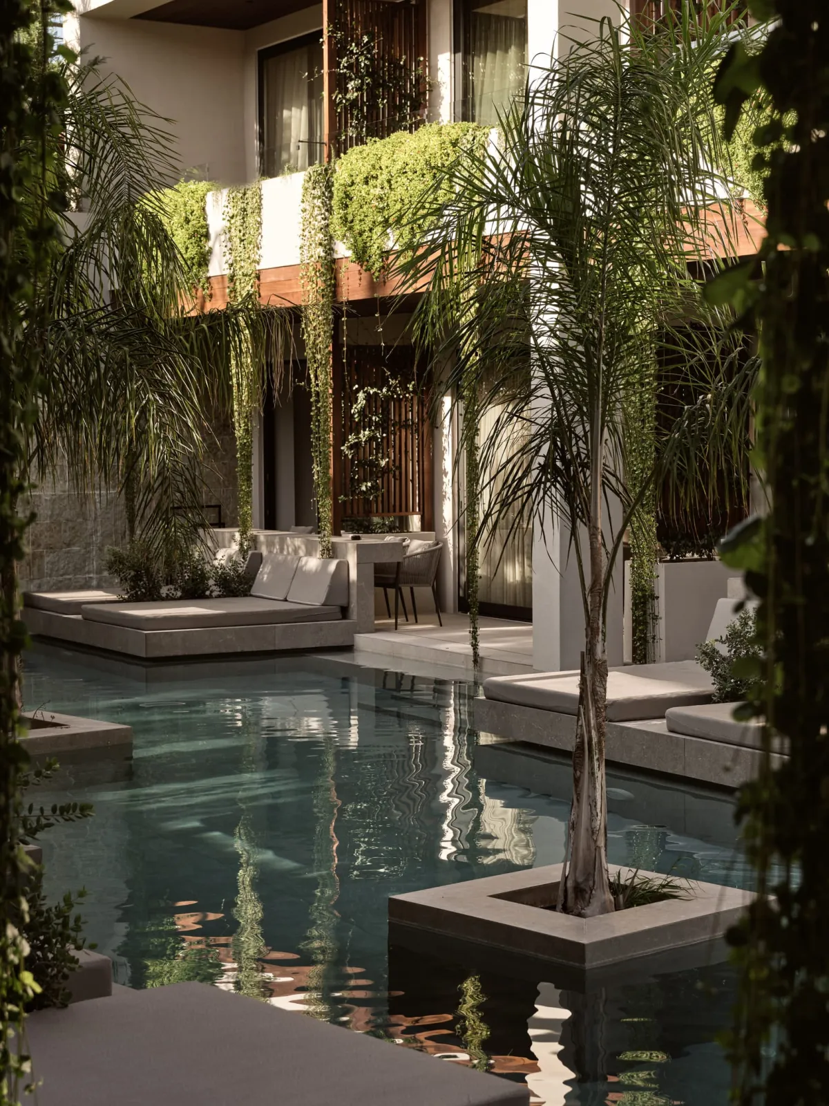 Friends & Family Swim Up Suite up to 5