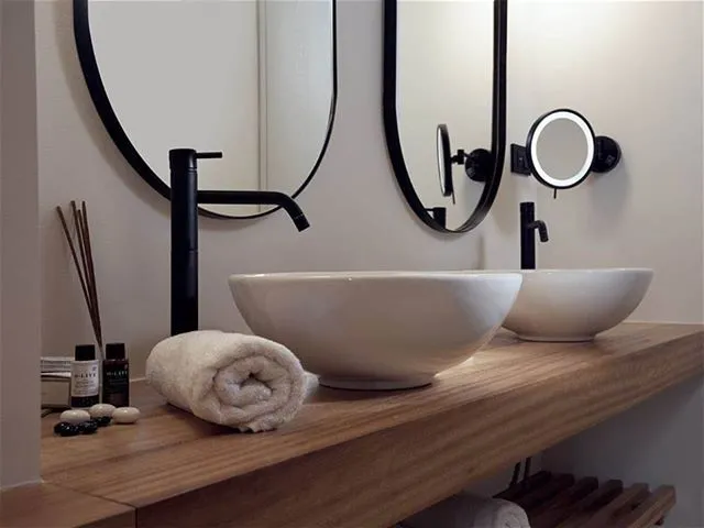 Shared Pool Superior Suite