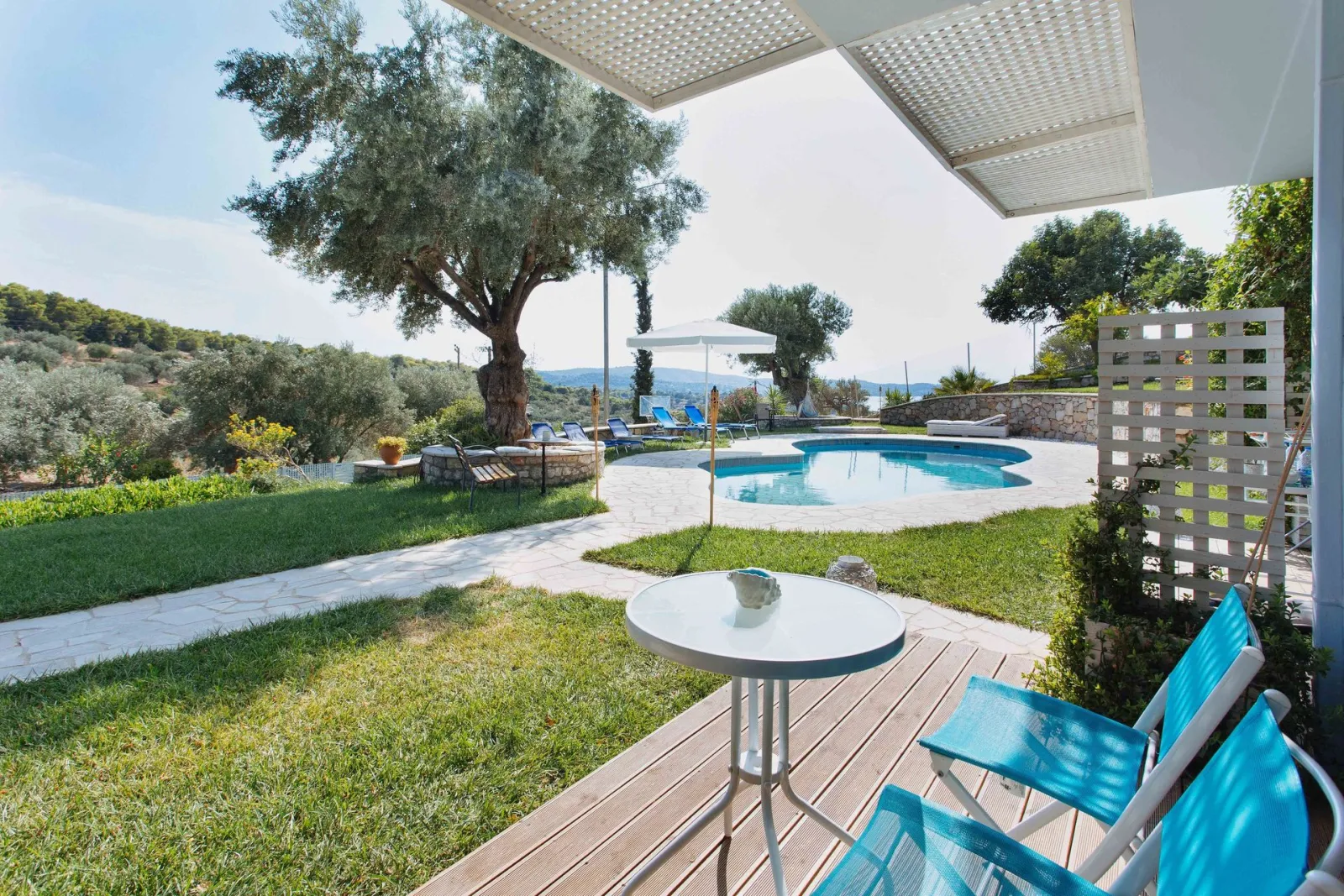 Luxury Triple Room with Shared Pool