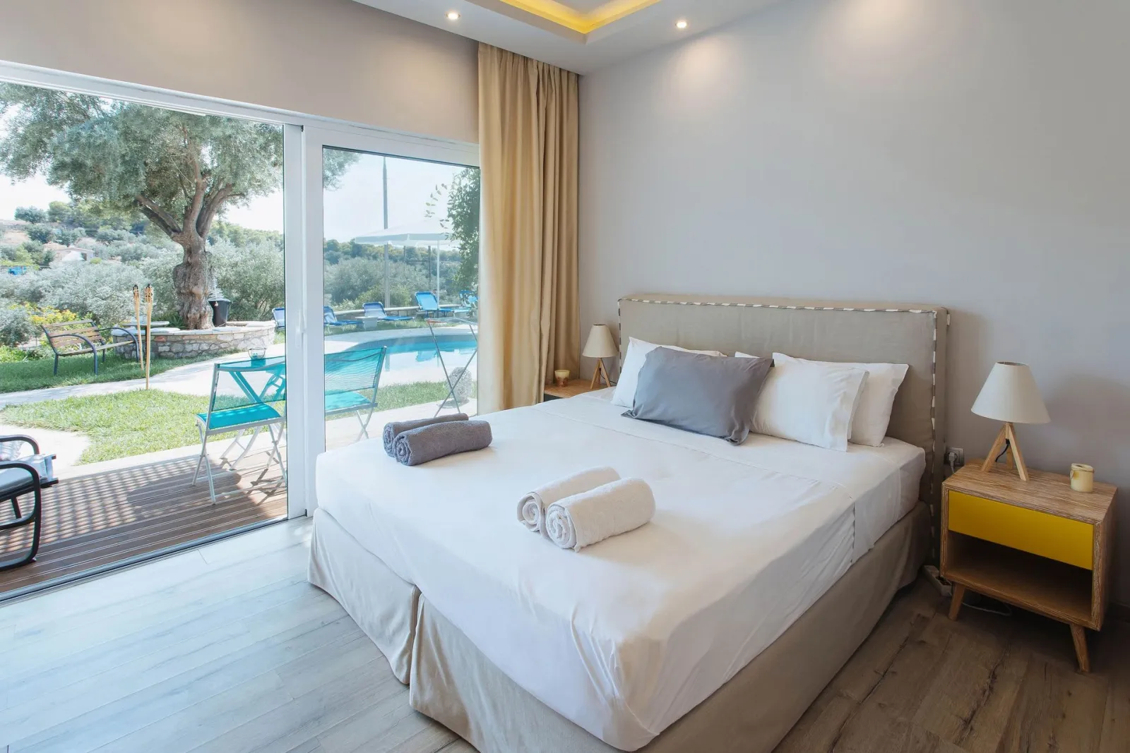 Junior Premium Suite with Pool View [adults only]