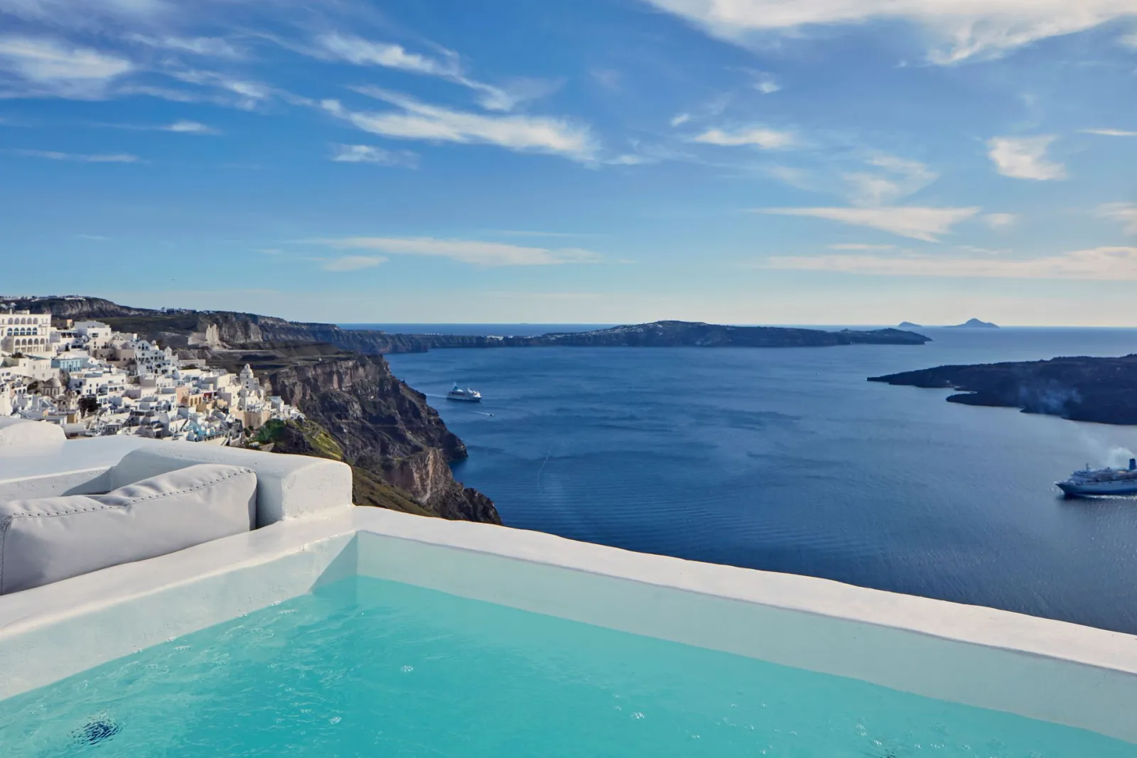 Cliff Honeymoon Suite