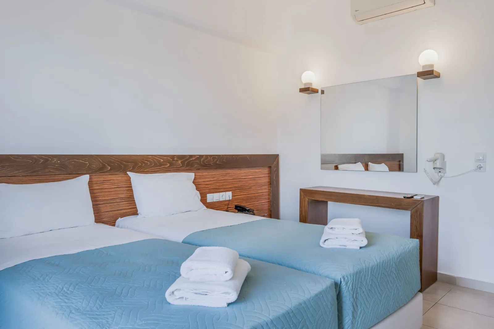 Standard Twin / Double Room | Partial Sea View [15 m²]