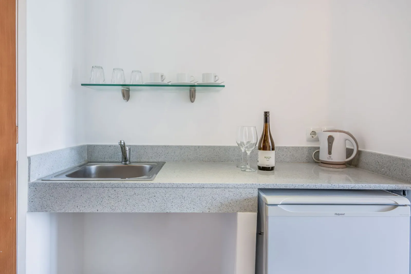 Standard Triple Room | Partial Sea View [18 m²]