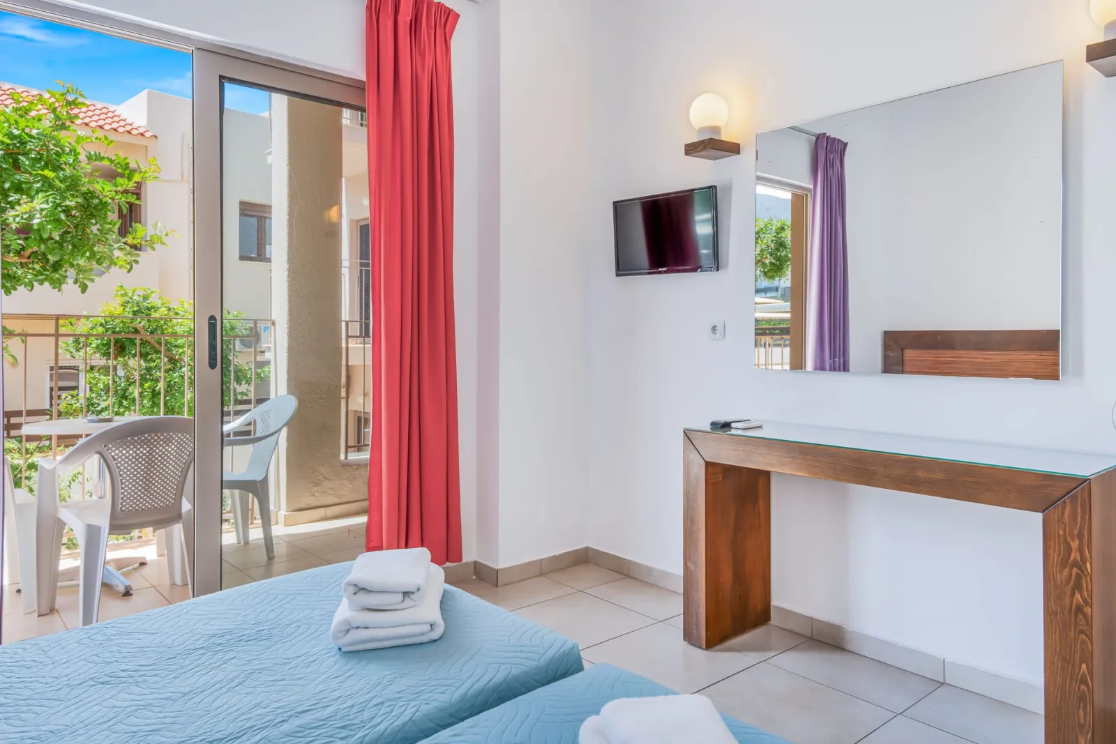 Family Room | Garden or Pool View [25 m²]