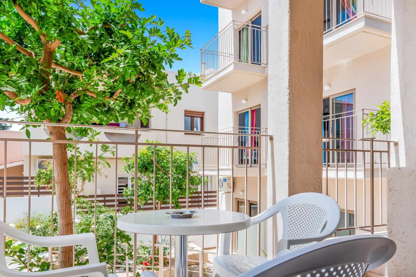 Family Room | Garden or Pool View [25 m²]