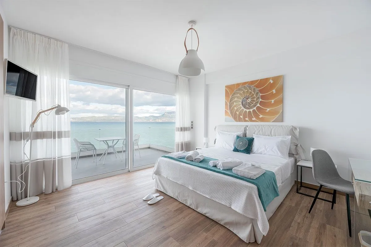 Tyche - Luxury Sea View Suite
