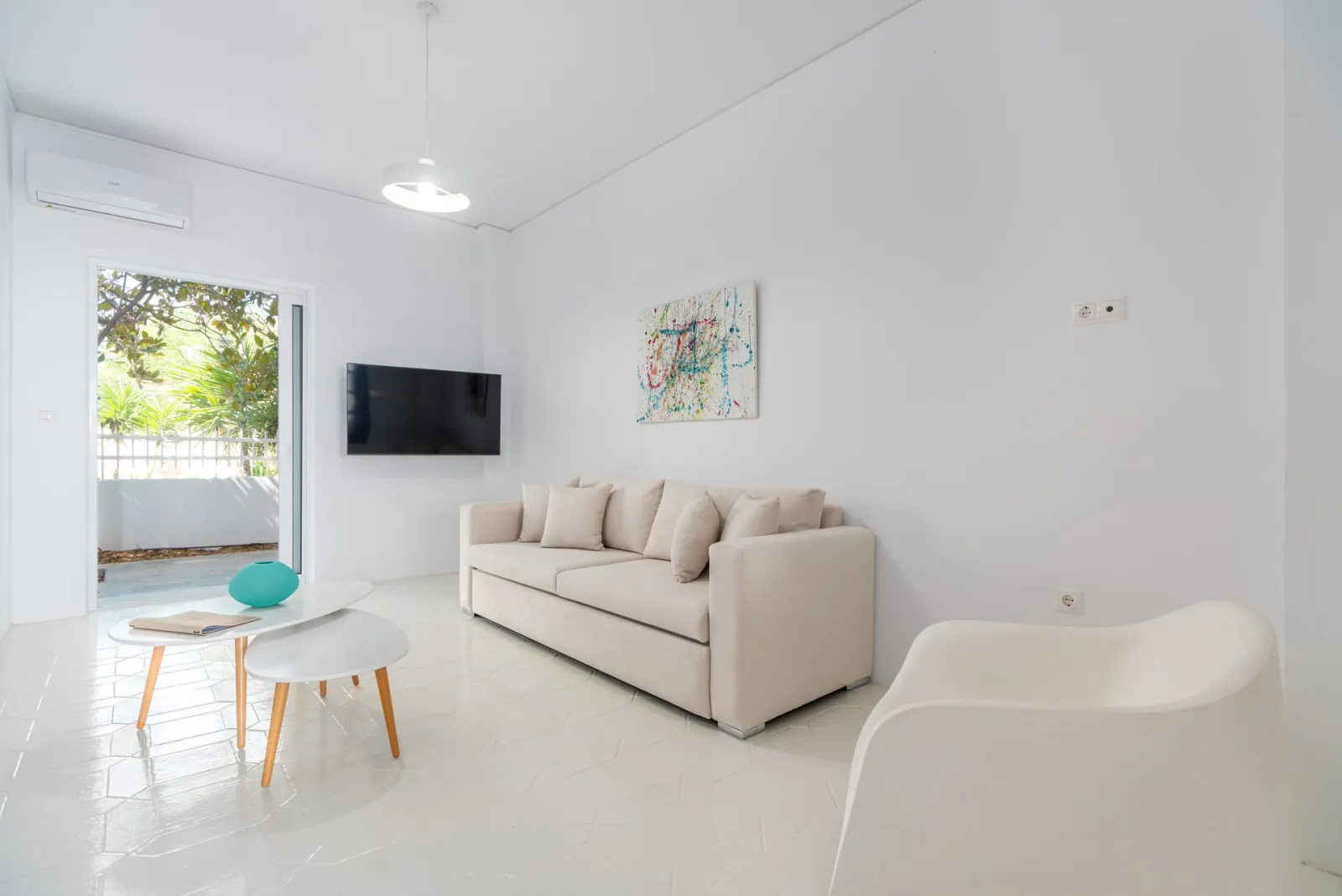 Nina - Standard Beachfront Apartment