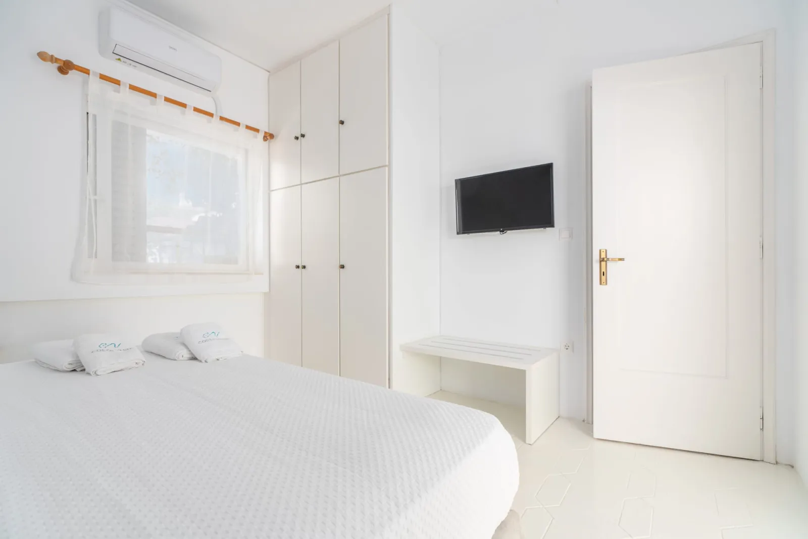 Nina - Standard Beachfront Apartment