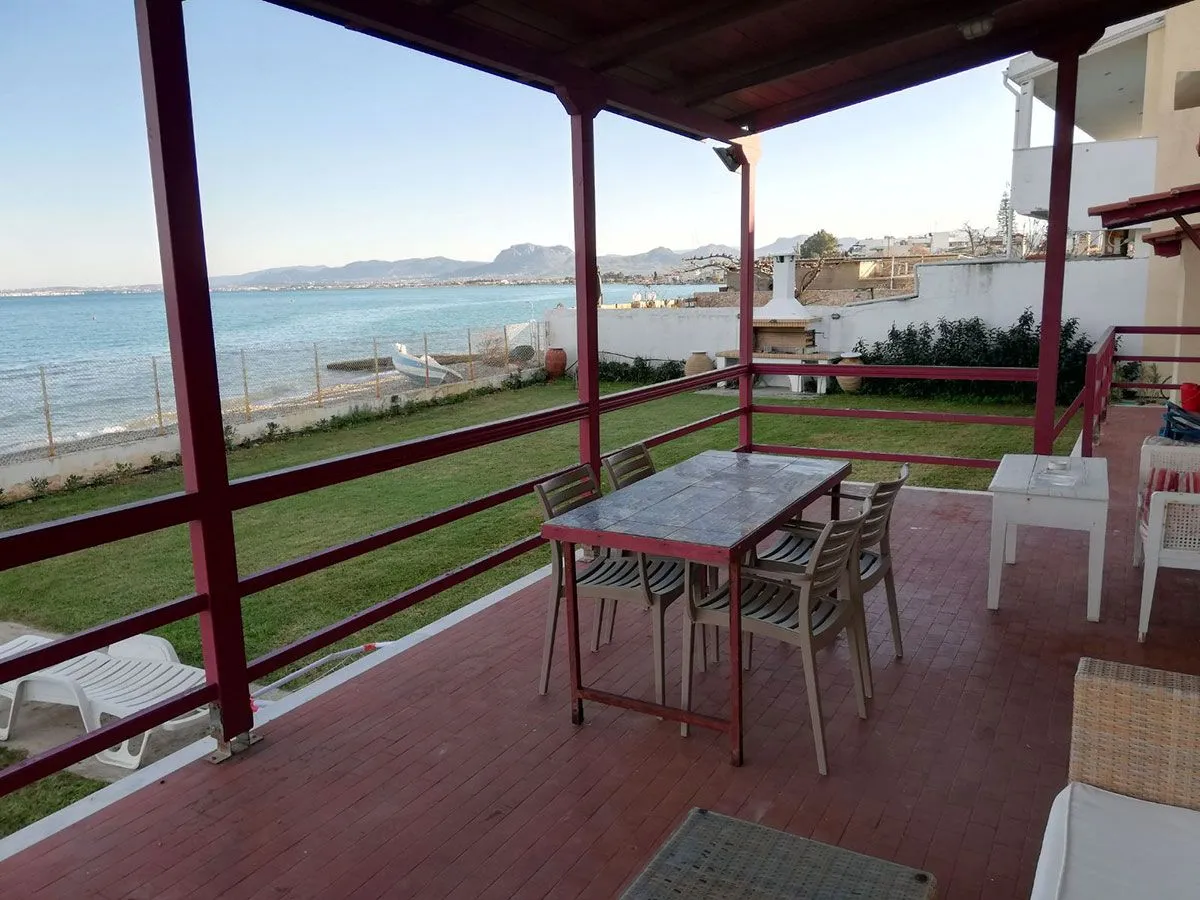 Angelos - Beach-front Traditional Villa