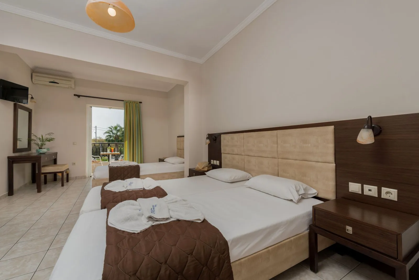 Triple Room with Pool View